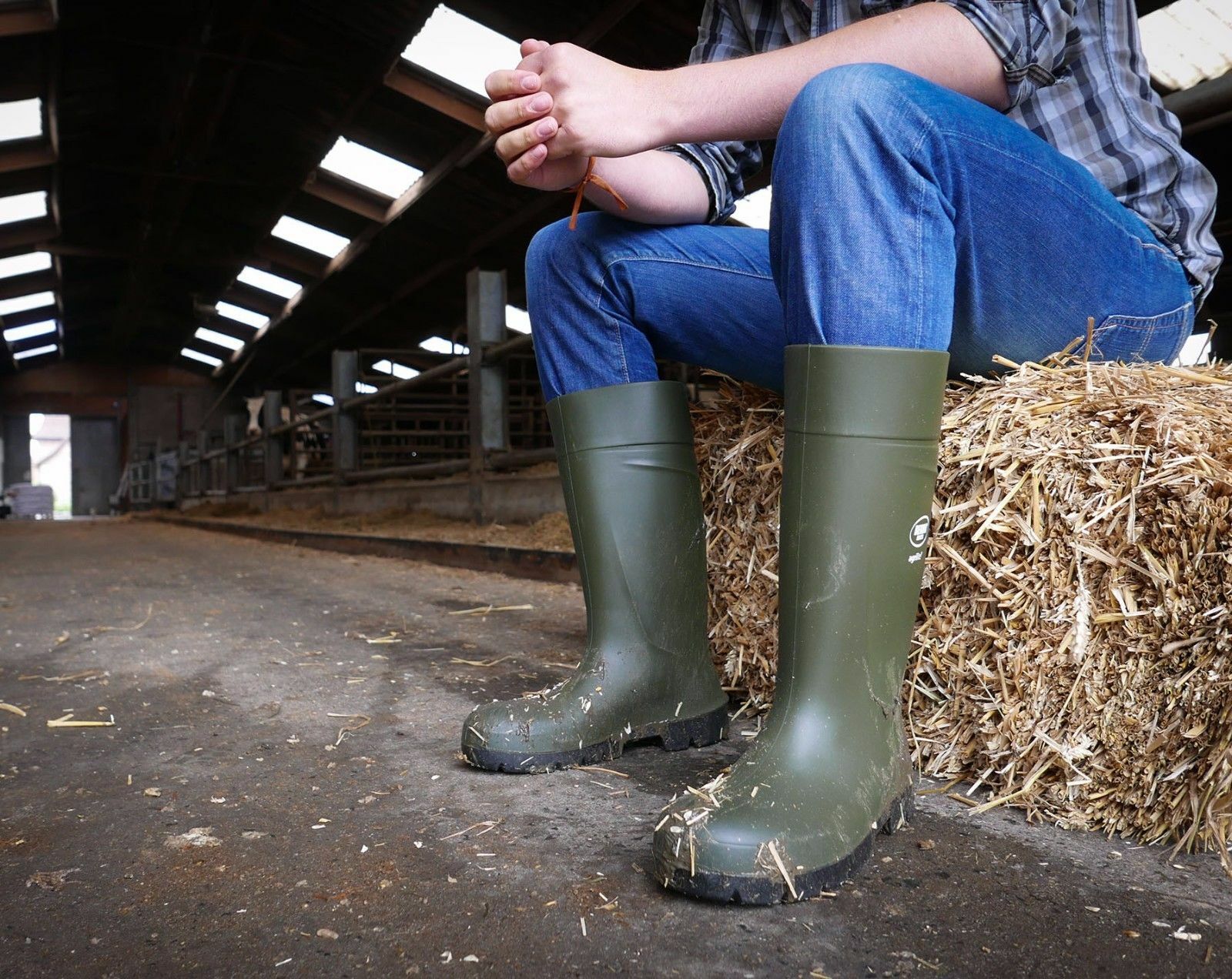 Почему резиновая обувь ПВХ — лучший выбор для аграриев?