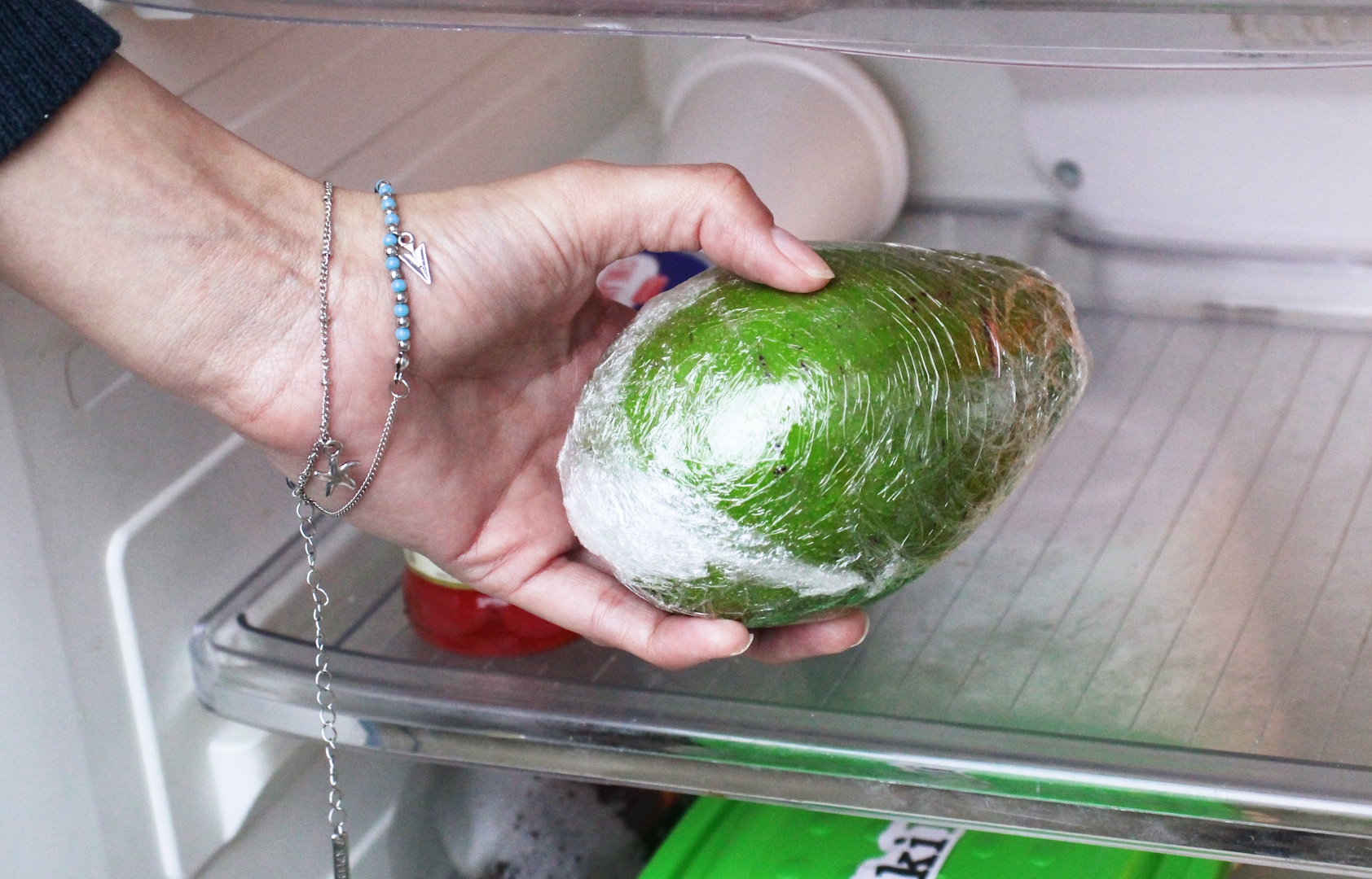 Дозревание авокадо в пищевой пленке